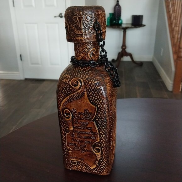 Vtg Miquel de Cervantes Handmade Etched Leather Wrapped Whiskey Bottle Decanter - Picture 4 of 10